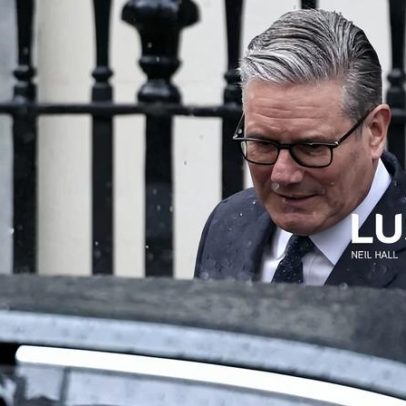 Atenção centrada em Starmer durante discurso do Rei no Parlamento britânico