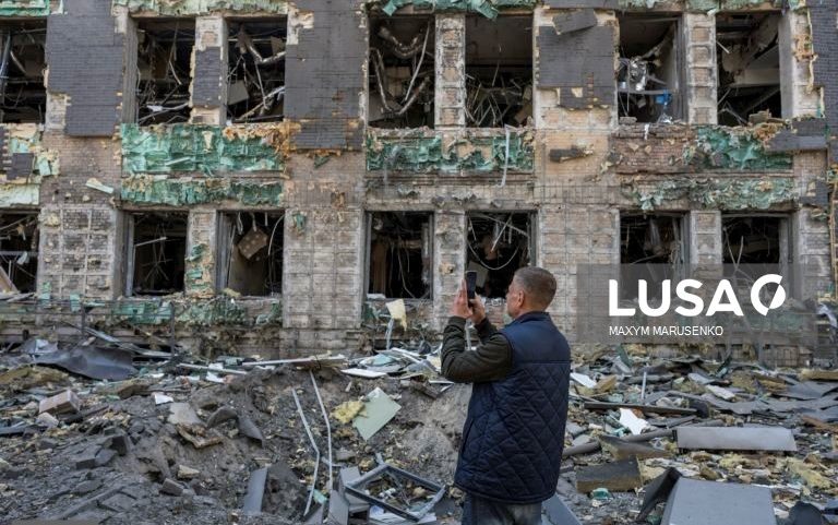 Número de mortos em ataque russo a Kiev sobe para 24