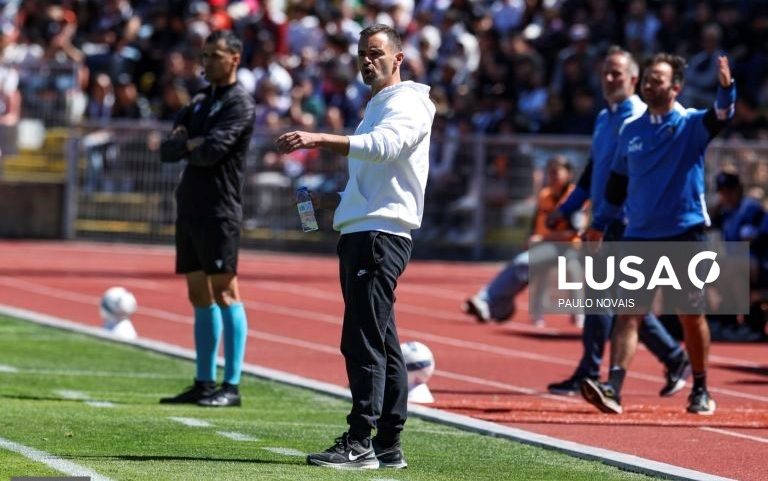 Treinador João Gião assina pelo Nacional por uma época
