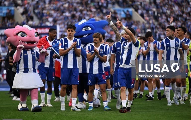 FC Porto arranca comemoração do 31.º título ao vencer Santa Clara