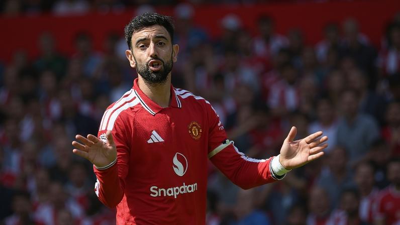Bruno Fernandes eleito melhor futebolista da Liga inglesa 2025/26