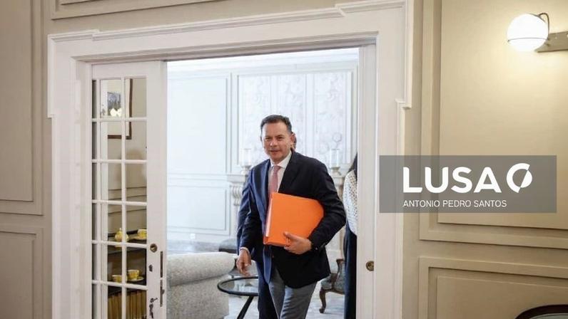 Montenegro diz que vai manter “não é não” ao Chega mas também ao “bloco central com PS”
