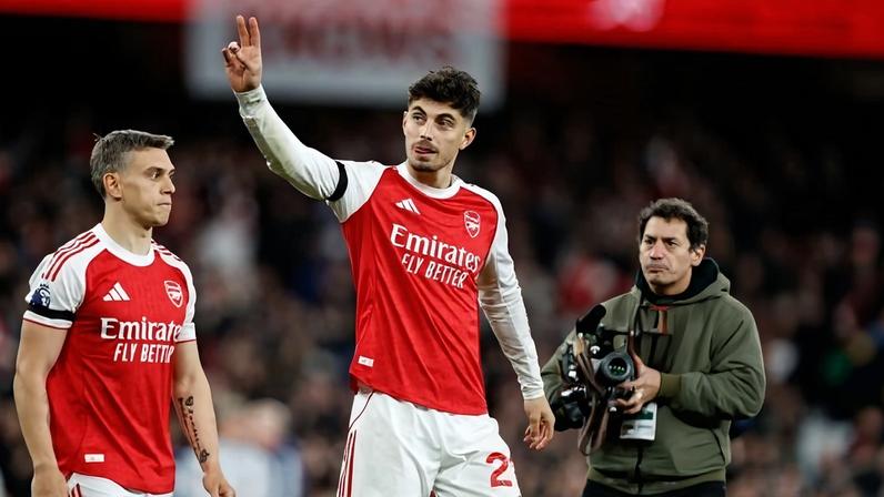 Arsenal conquista 14.º título inglês após empate do City