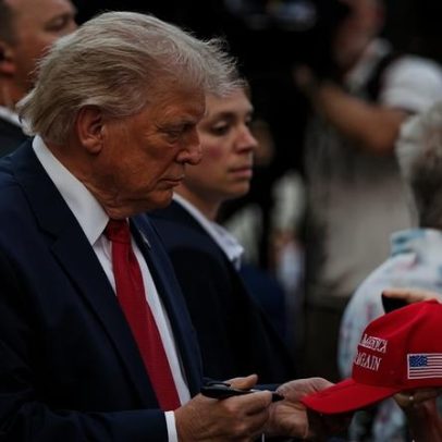 Trump diz que negociações com o Irão estão por um fio