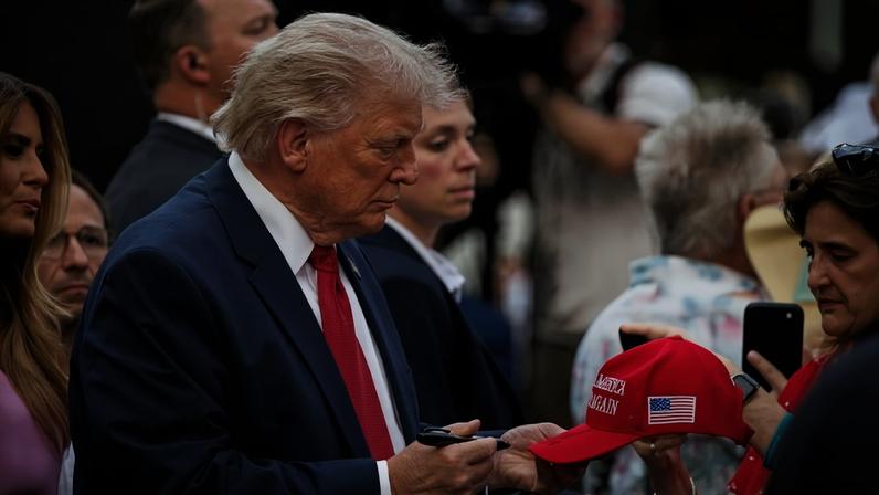Trump diz que negociações com o Irão estão por um fio