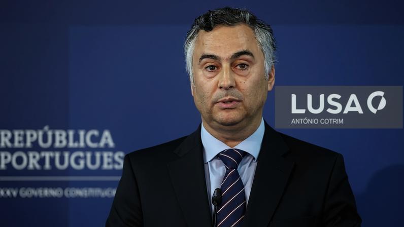 Ministro confirma ajuste que limita apoio extra a alunos mais pobres