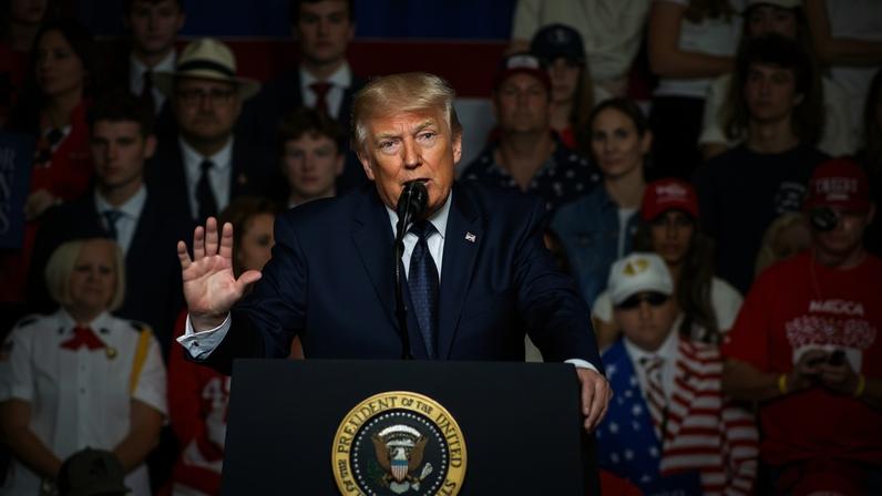 Trump diz que negociações correm bem mas mantém bloqueio aos portos iranianos até haver acordo