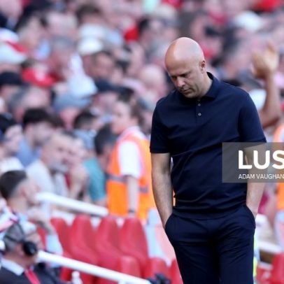 Liverpool demite treinador Arne Slot um ano após título inglês