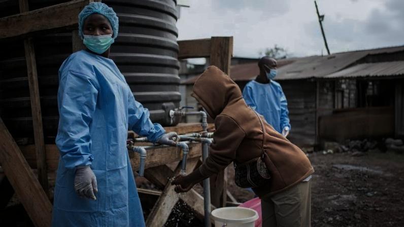 Uganda fecha fronteira com RD Congo por aumento de casos de Ébola