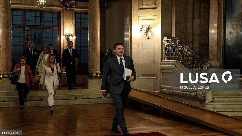 Ucrânia: processo de paz passa por sentar a Rússia à mesa de negociações