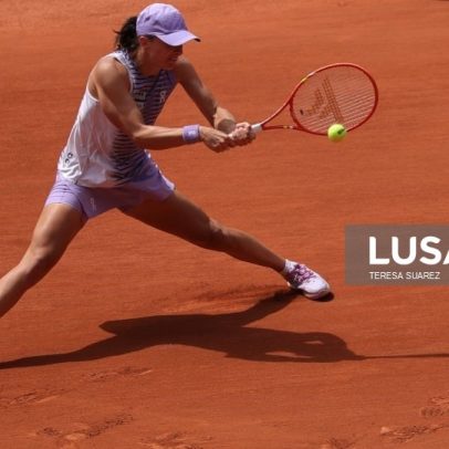 Swiatek vence compatriota Linette e avança aos oitavos de Roland Garros