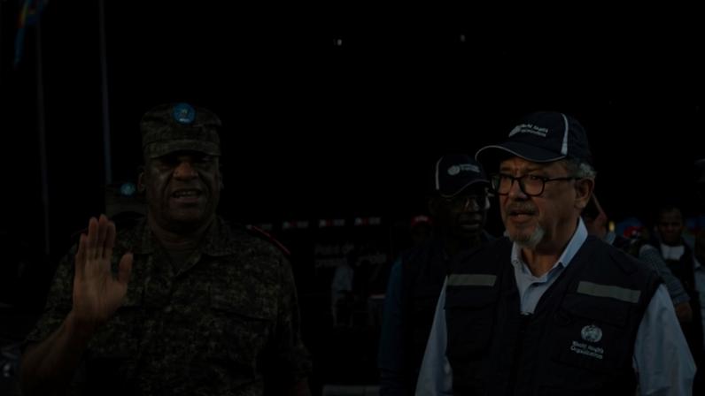 Diretor da OMS pede às comunidades afetadas que encontrem soluções