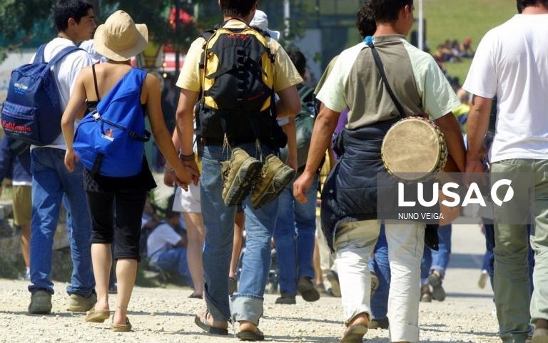 Sistema de audição controlado pelo cérebro distingue voz na multidão