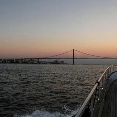 Yacht & Sunset: experiência náutica a navegar as águas do Tejo
