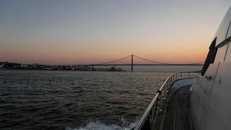 Yacht & Sunset: experiência náutica a navegar as águas do Tejo
