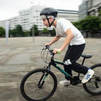 Iniciativa Pedala com o JN leva crianças a andar de bicicleta