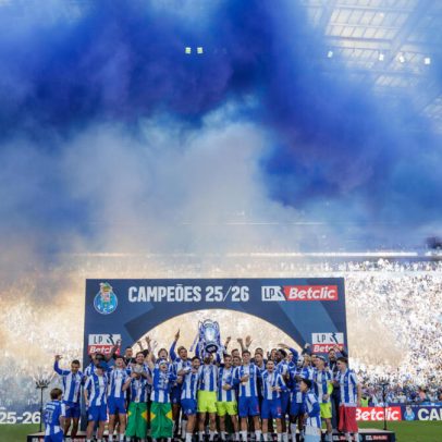 F. C. Porto ergue taça no Dragão