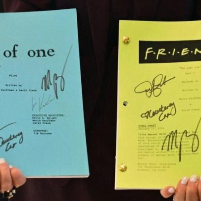 Objetos pessoais de Matthew Perry leilados nos EUA, com Banksy e guiões de Friends