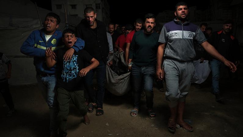 Israel mantém ofensiva em Gaza apesar de cessar-fogo em vigor