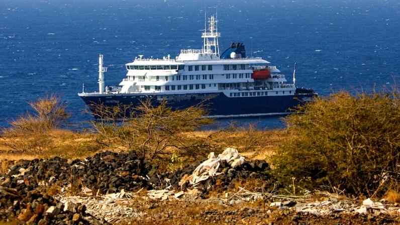 Navio está ao largo de Cabo Verde