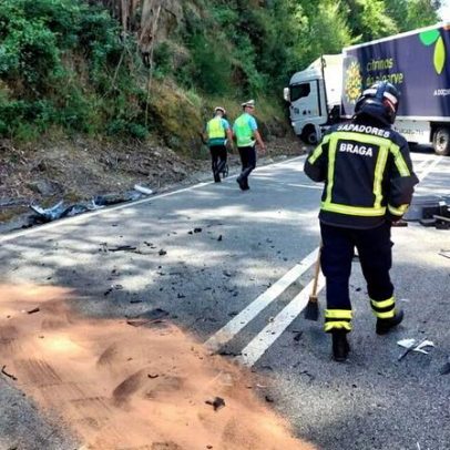 Mulher fica ferida numa colisão com camião e carrinha em Braga