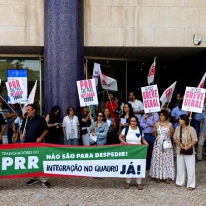 Trabalhadores do Instituto da Habitação protestam contra precariedade laboral