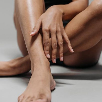 Três rituais básicos para preparar as pernas para saias curtas