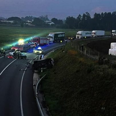 Acidente com três carros na Maia deixa uma pessoa morta