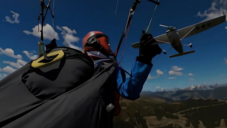 Parapente é atingido por avioneta na Áustria