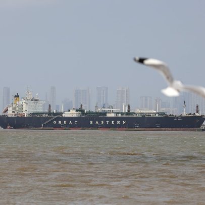 Estreito de Ormuz: Irão cobra taxas de navegação e nega portagens em negociações com EUA