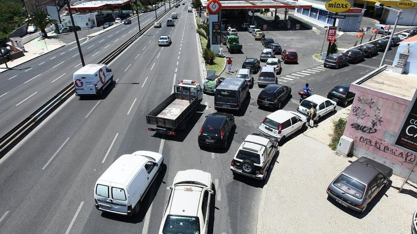 DN/Aximage: Portugueses temem subida do custo de vida e reprovam apoios