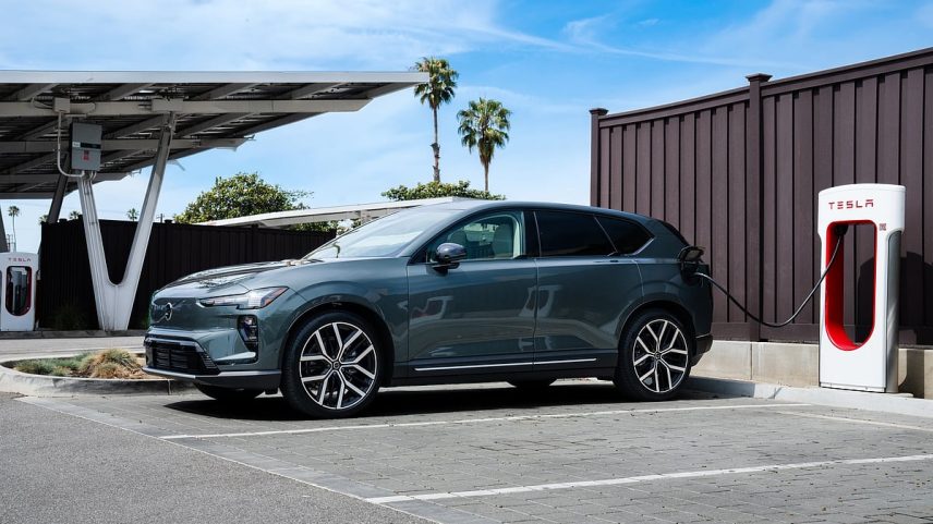 Volvo Cars permite carregamentos na rede Tesla Supercharger