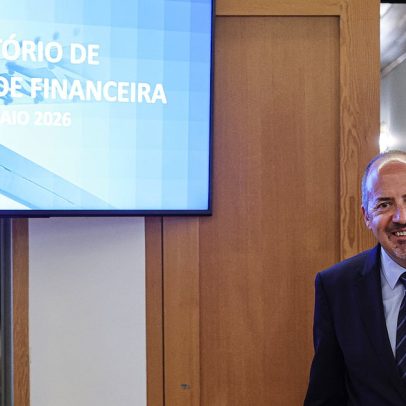 Riscos financeiros em Portugal aumentam, afetando Estado, famílias e empresas