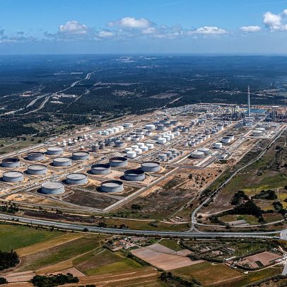 Refinaria de Sines e TAP lideram poluentes em Portugal 2025, apesar de queda