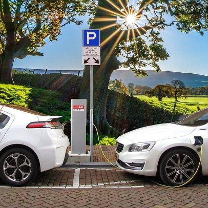 Vendas de carros elétricos disparam na Europa em 2026, Portugal acima da média