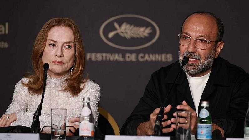 Iraniano Asghar Farhadi, na imagem ao lado de Isabelle Huppert