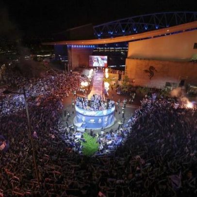 Milhares de adeptos assistem à apoteose azul e branca no Dragão