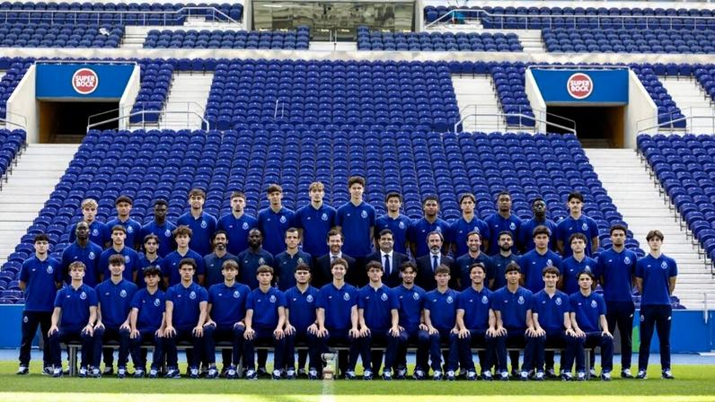 Equipa de sub-19 do F. C. Porto esteve no Dragão