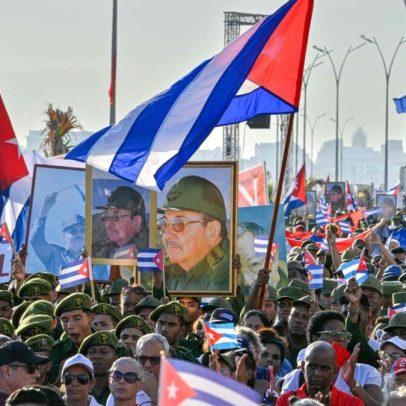 Milhares apoiam Raúl Castro em manifestação em Havana