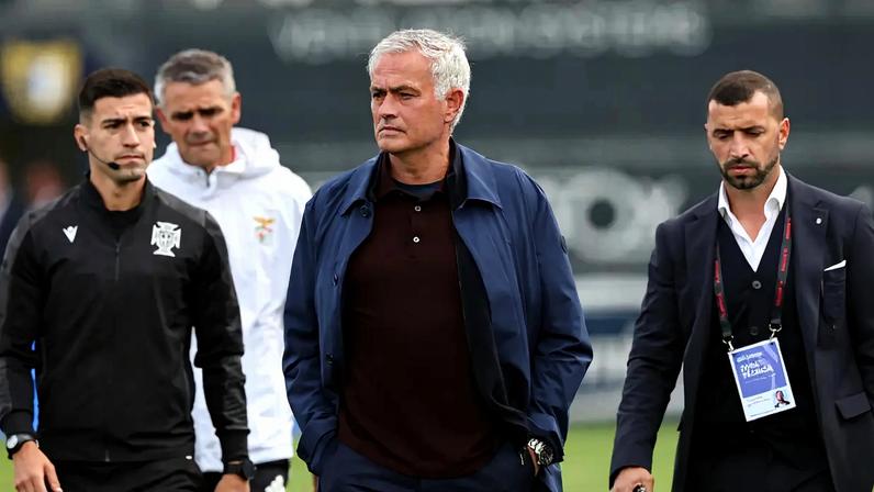 Mourinho diz que é preciso milagres para ficar à frente do Sporting