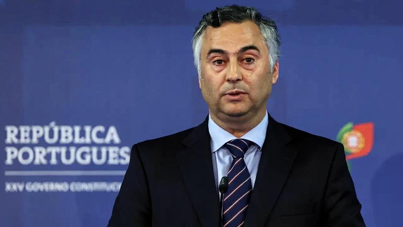 Ministro confirma ajuste que limita bolsa de incentivo a universitários pobres