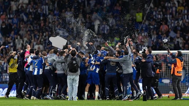 F. C. Porto volta a ser campeão nacional após quatro anos