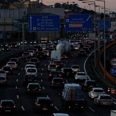 Mais de um milhão de habitantes da região do Porto privilegam o automóvel