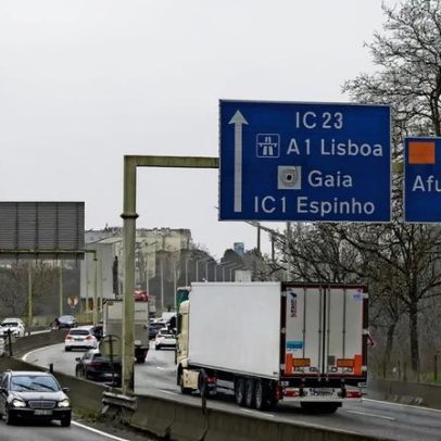 Colisão entre camião e três carros causa paragem de VCI em Gaia