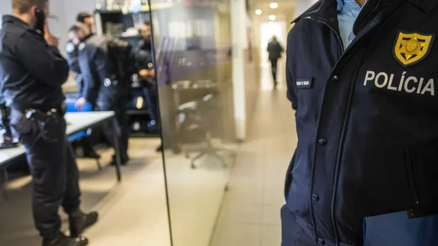 Dois chefs da PSP e 13 agentes detidos no caso de torturas na esquadra do Rato