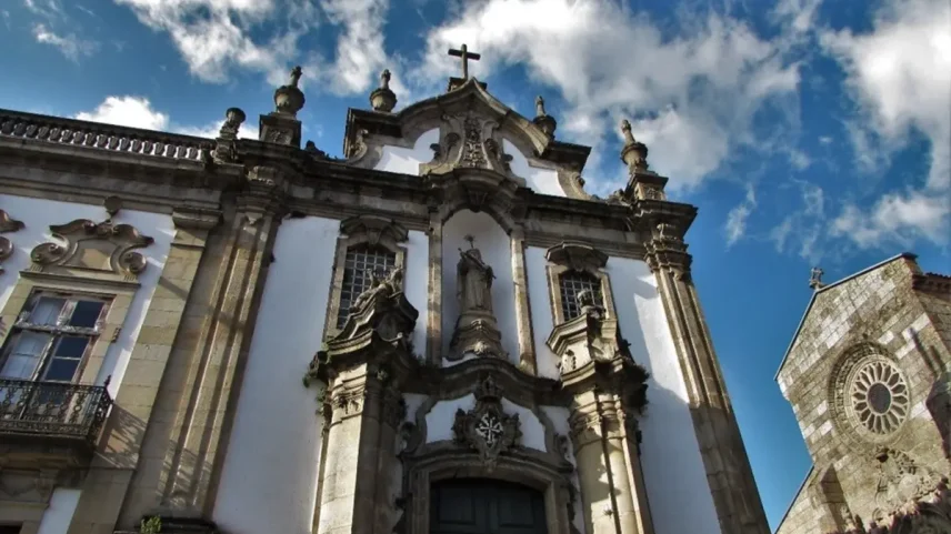 Cruz da Igreja de São Domingos destruída por raio