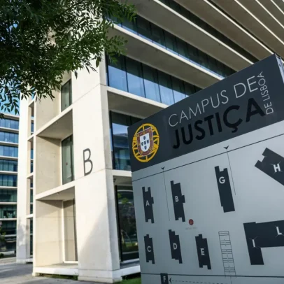 Polícias detidos por tortura conhecem medidas de coação na segunda-feira