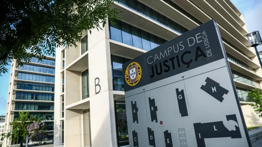 Polícias detidos por tortura conhecem medidas de coação na segunda-feira