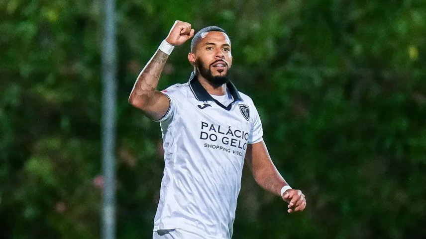 Académico de Viseu vence Benfica B e depende só de si para subir