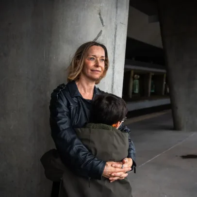 Mães que esperaram anos pelos filhos pedem mais apoio após adoção